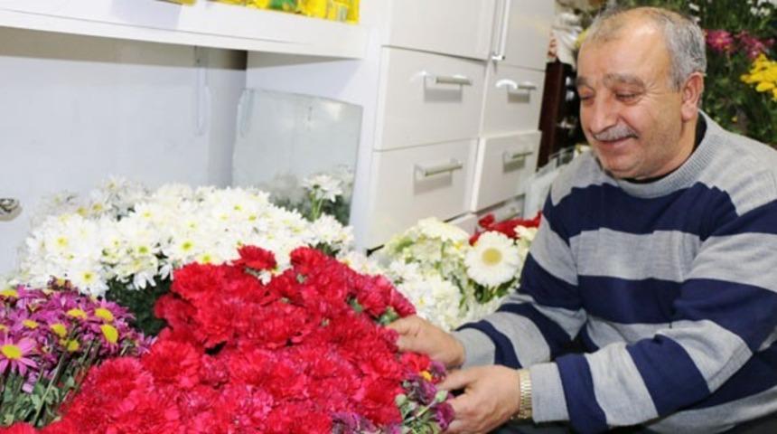 &Ccedil;i&ccedil;ek&ccedil;iler 14 Şubat&rsquo;a hazır