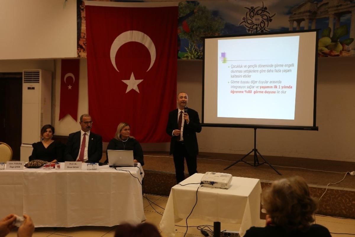 Efeler&rsquo;de Yaşam Boyu G&ouml;z Sağlığı paneli ger&ccedil;ekleştirildi