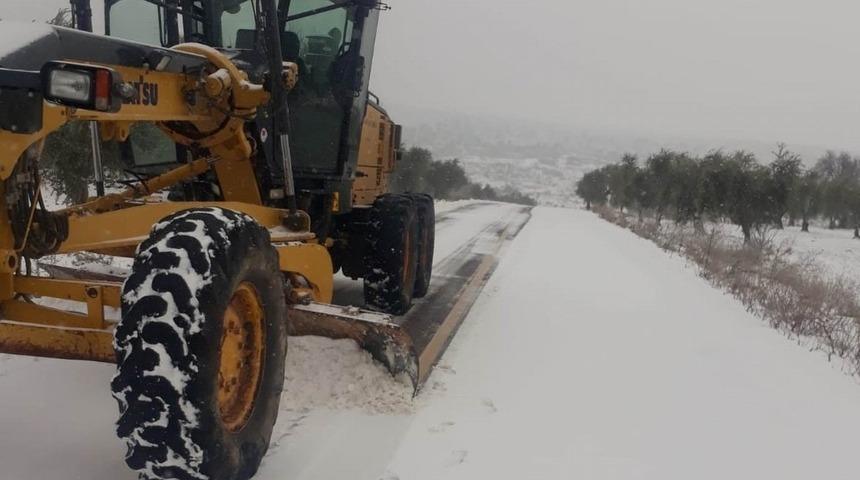 Kilis’te kar nedeniyle kapanan 20 köy yolu yeniden ulaşıma açıldı