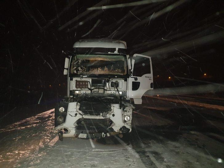 Gölbaşı ilçesinde iki tır çarpıştı:  2 kişi yaralandı G2