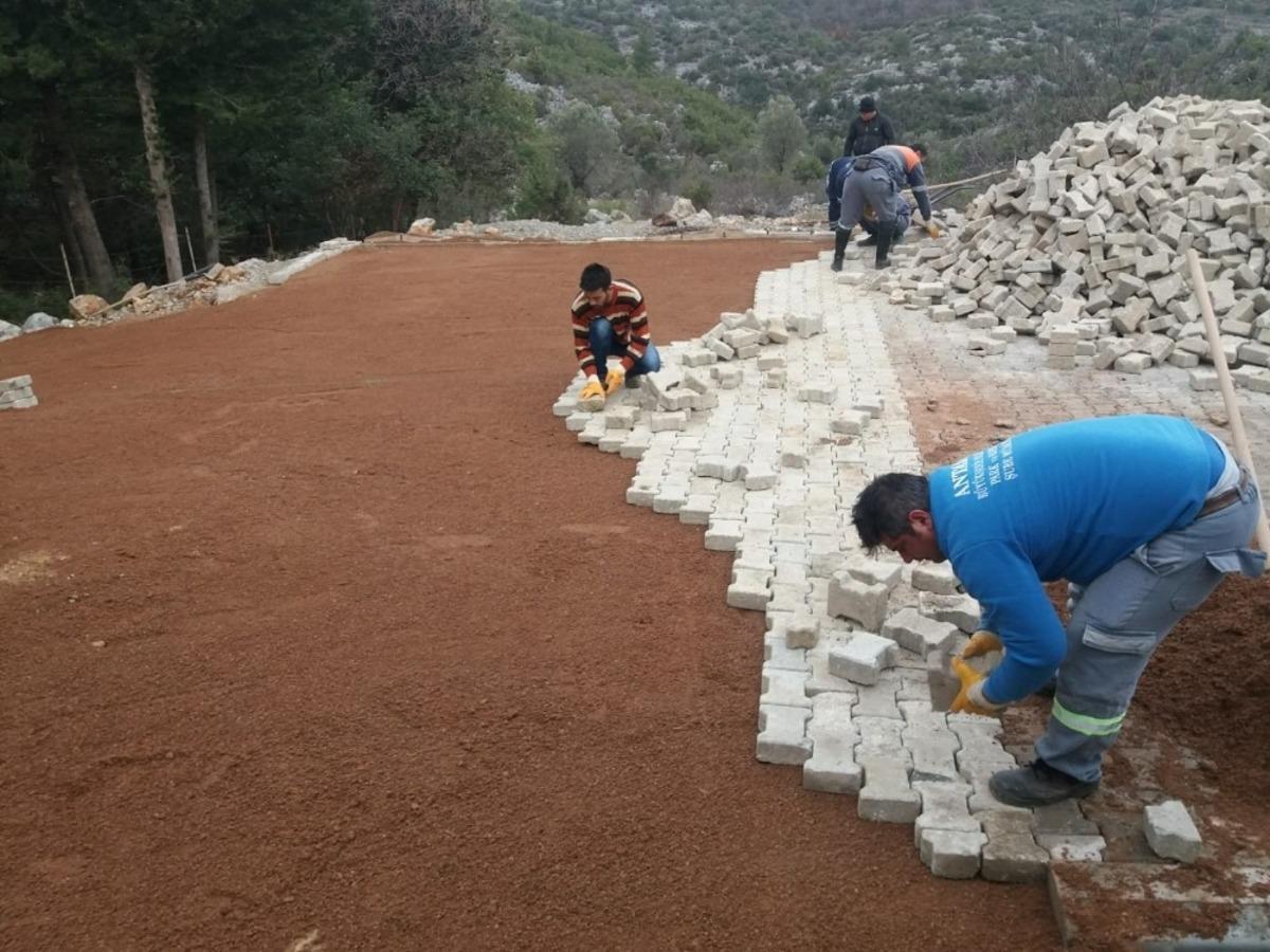 Alanya&rsquo;daki mezarlıklarda kapsamlı temizlik