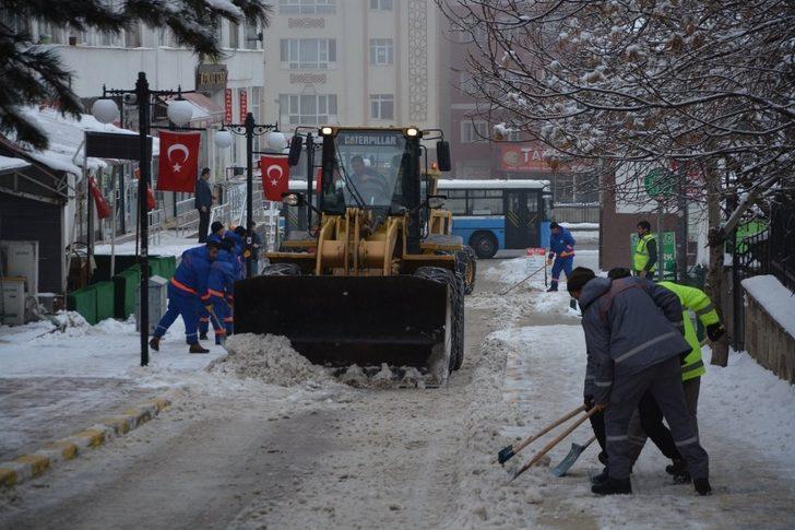 Kar temizleme çalışmaları aralıksız sürüyor G3