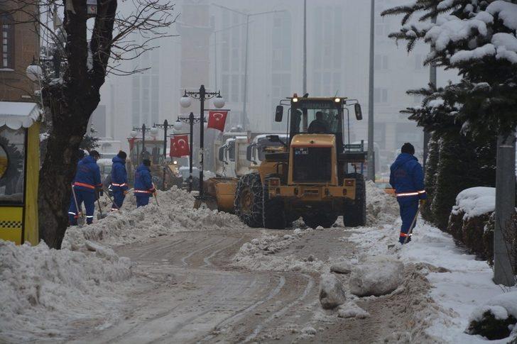 Kar temizleme çalışmaları aralıksız sürüyor G4