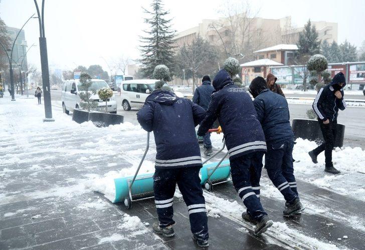 Gaziantep’te 650 personelle karla mücadele çalışmaları sürüyor G2