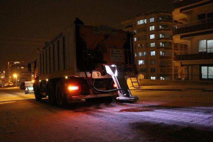 Karaköprü’de karla mücadele sürüyor G2