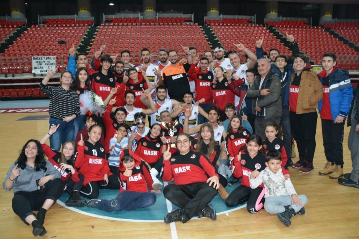 B&uuml;y&uuml;k erkeklerde finali 87-77 kazanan Hasketbol Gen&ccedil;lik şampiyon oldu