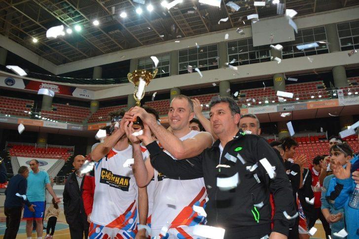 Büyük erkeklerde finali 87-77 kazanan Hasketbol Gençlik şampiyon oldu G3