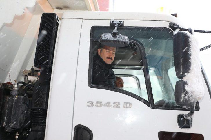 Melikgazi’de karla mücadele devam ediyor G3