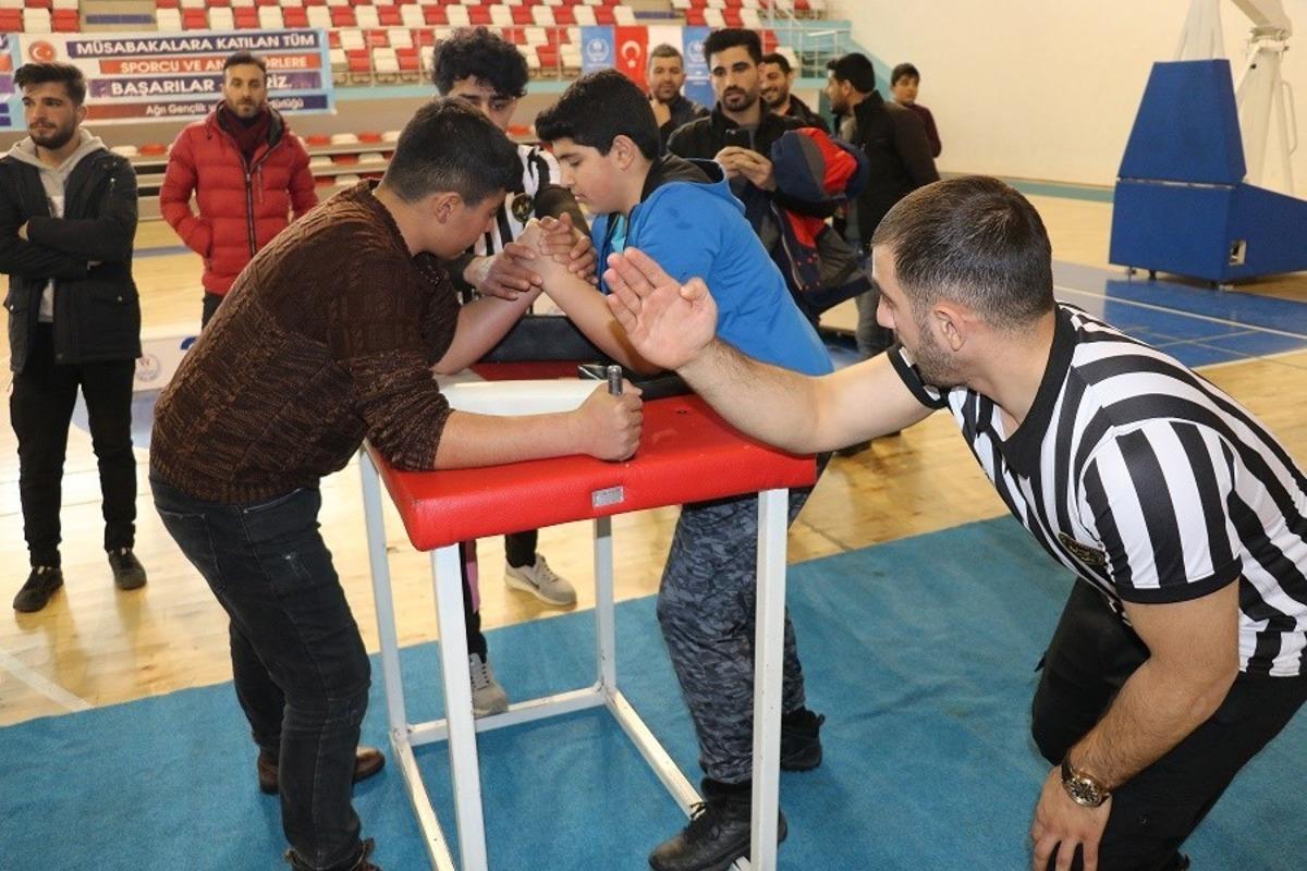 Ağrı&rsquo;da Bilek G&uuml;reşi M&uuml;sabakaları yapıldı
