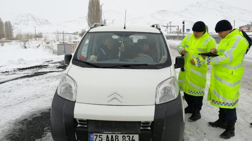 Jandarma trafik ekipleri emniyet kemeri denetimi yaptı