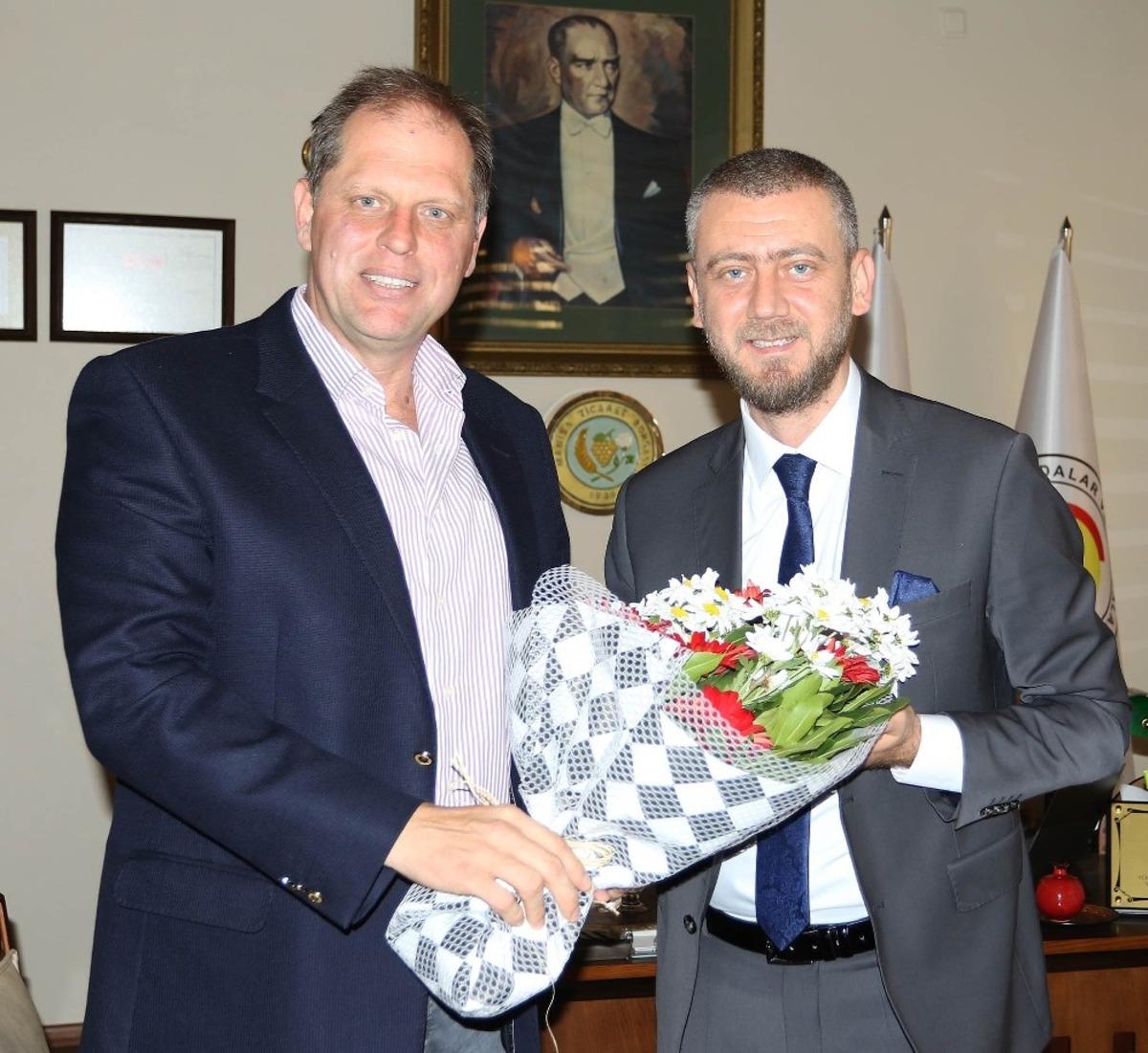 Manisaspor y&ouml;netimi destek turunda