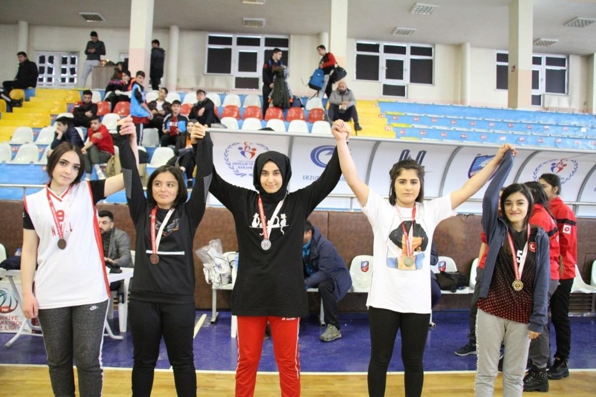 Erzurum&rsquo;da bilek g&uuml;reşi heyecanı