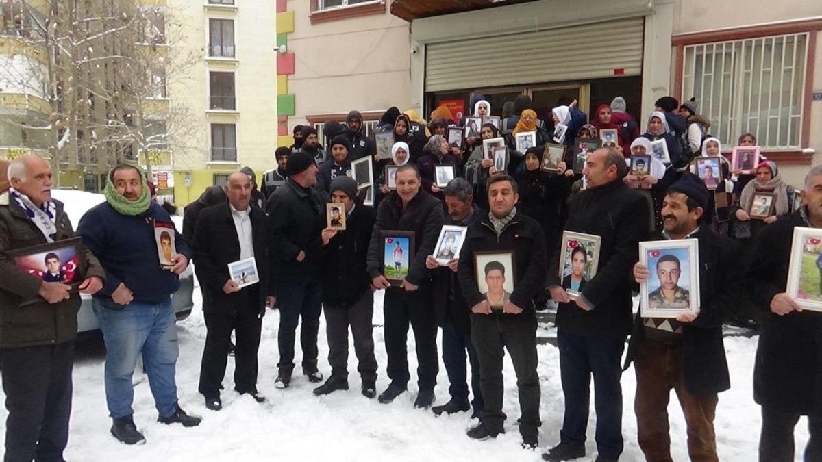 Diyarbakır'da evlat n&ouml;betindeki ailelerden para aldıkları iddialarına tepki