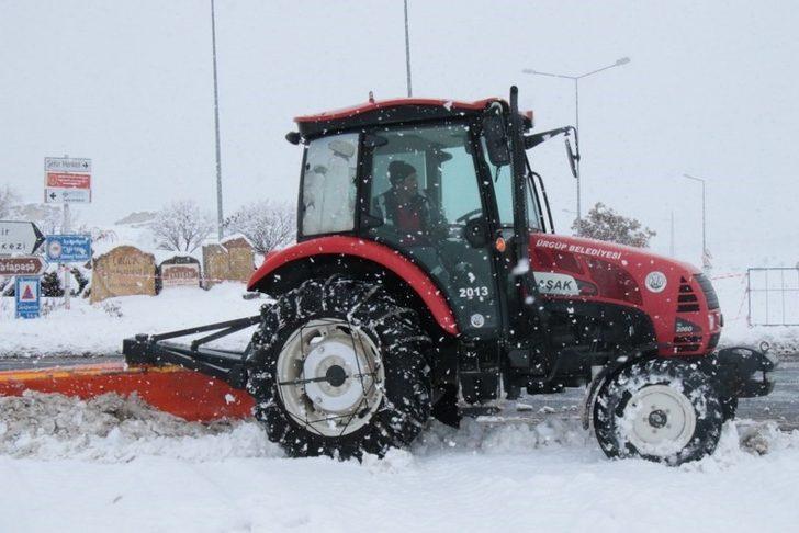 Ürgüp Belediyesi karla mücadele çalışmalarını aralıksız devam ediyor G1