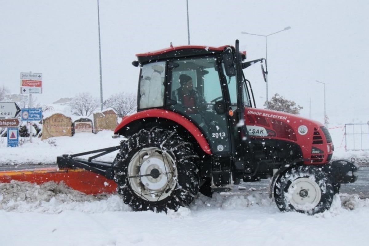 &Uuml;rg&uuml;p Belediyesi karla m&uuml;cadele &ccedil;alışmalarını aralıksız devam ediyor