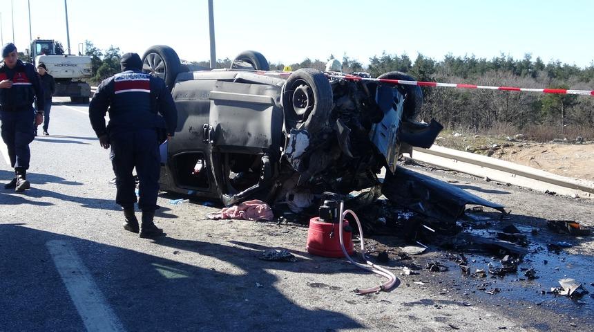 Şile yolunda feci kaza! Otomobil iş makinesine &ccedil;arptı: 1 &ouml;l&uuml;, 2 yaralı