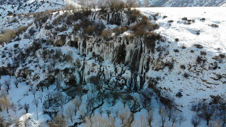 Girlevik Şelalesi tamamen dondu G1