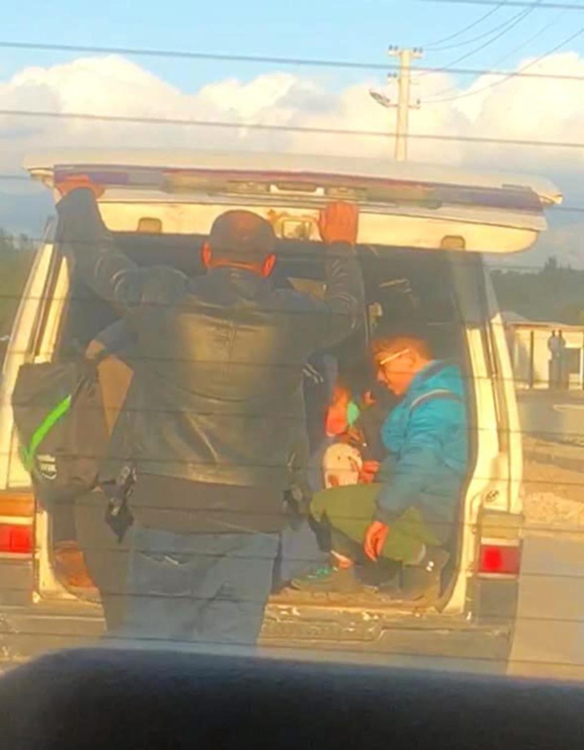 İzmir'de tepki &ccedil;eken olay! &Ouml;ğrencileri okula b&ouml;yle taşıdı