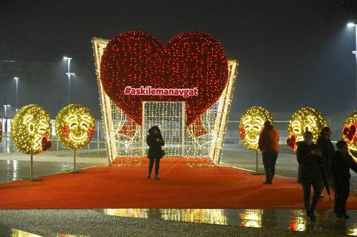 Manavgat’a 14 Şubat’ta emojili kalpli çekim noktası G3