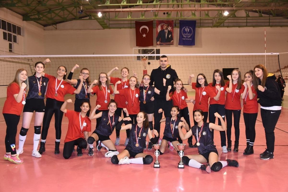 Voleybol K&uuml;&ccedil;&uuml;k Kızlar Kategorisi İl Şampiyonası sona erdi