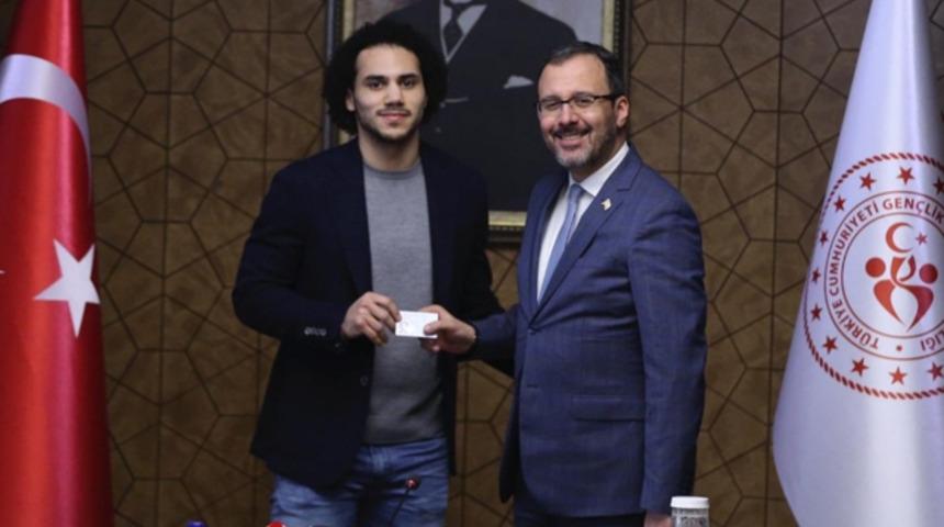 Shane Larkin, Türkiye Cumhuriyeti kimlik kartını aldı