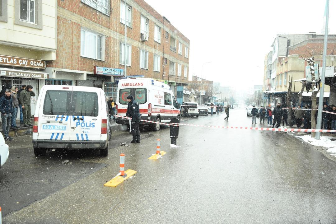 Şanlıurfa&rsquo;nın Siverek il&ccedil;esinde sokak ortasında kanlı infaz! Kurşun yağdırdı
