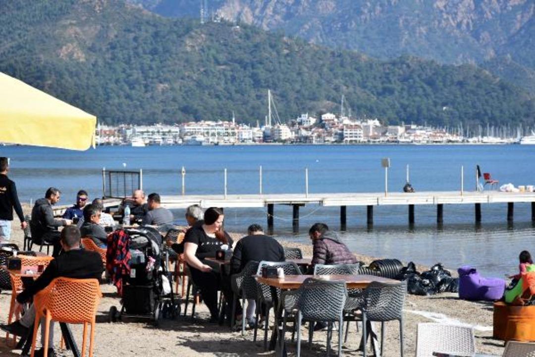 Şubat ayında deniz keyfi! Sahiller doldu taştı