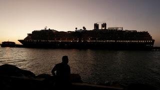 Virüs şüphesi taşıyan gemi Kamboçya’da demirledi!