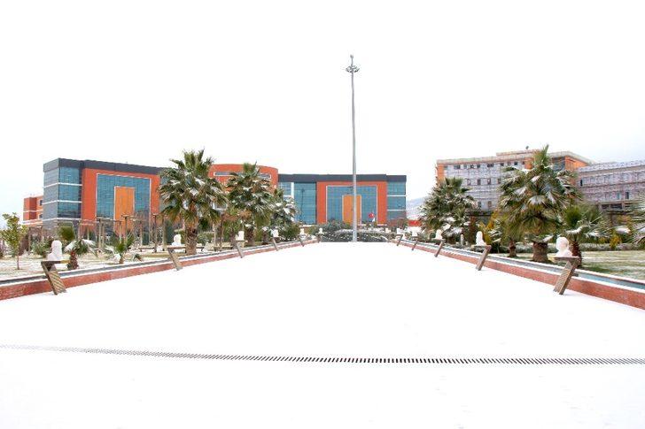 Kilis üniversitesinde kar sevinci G2