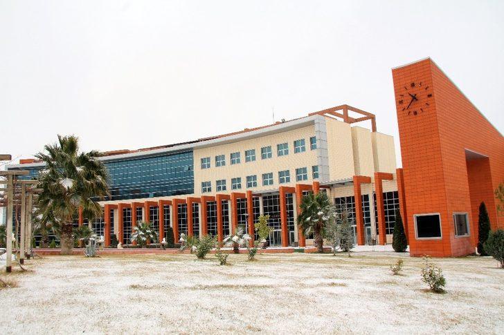 Kilis üniversitesinde kar sevinci G3