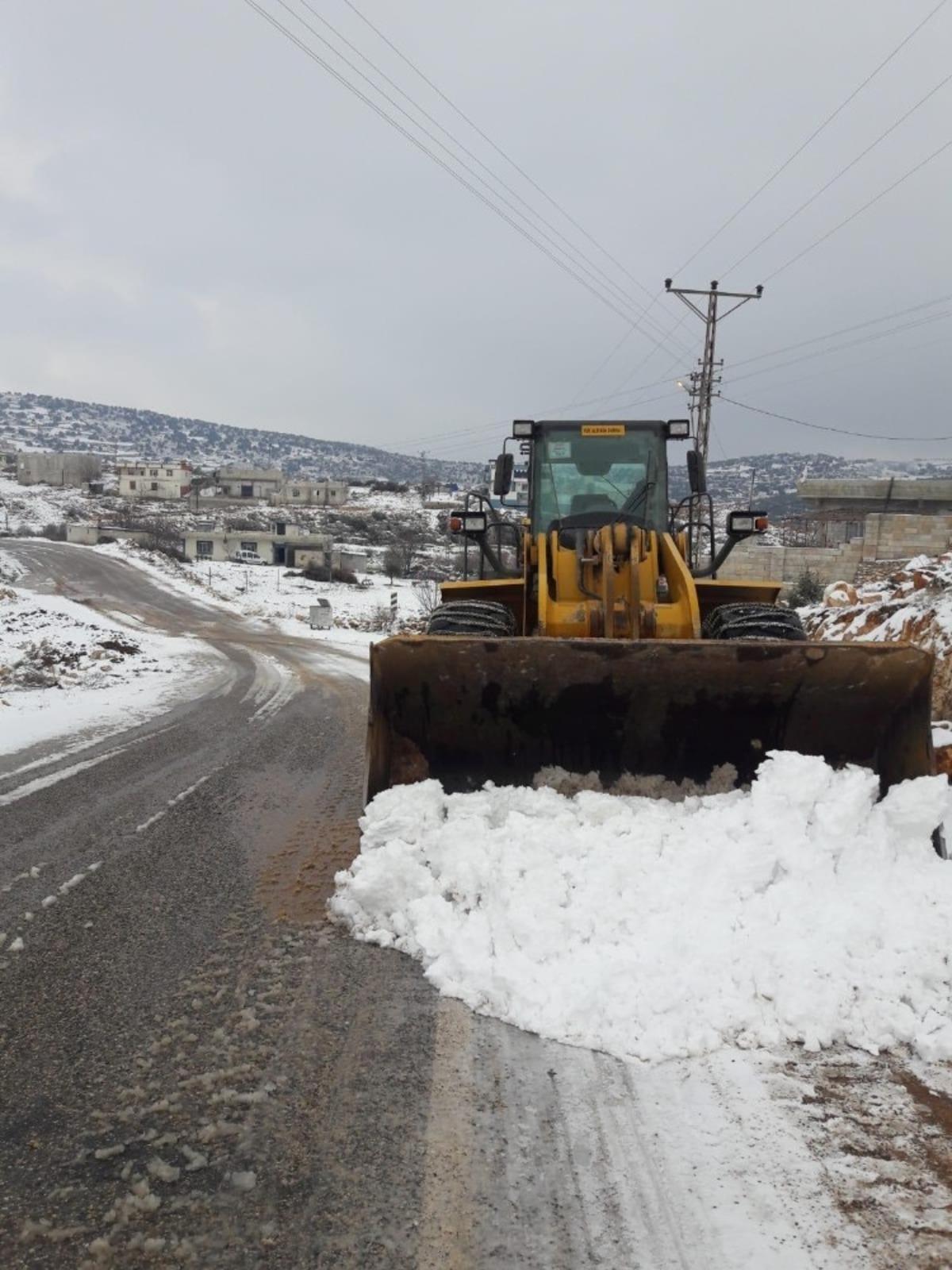 Gaziantep&rsquo;te hummalı bir karla m&uuml;cadele &ccedil;alışmaları