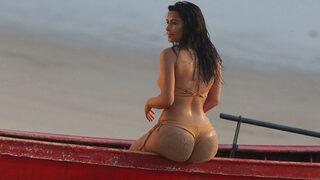 'Kim Kardashian Ermeni, kalçasına bakma'