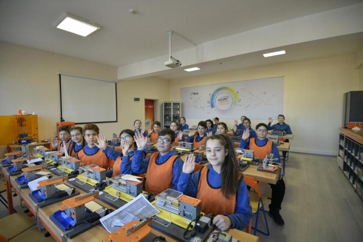 Kocaeli&rsquo;de kurduğu &ldquo;Robotik Kodlama&rdquo; sınıfları a&ccedil;ıldı