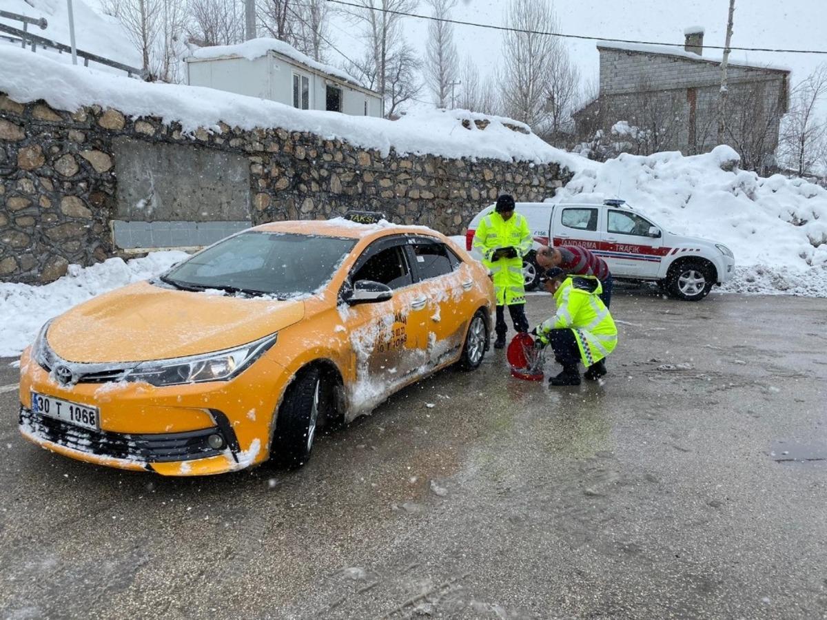 Jandarmadan &lsquo;emniyet kemeri ve cep telefonu&rsquo; denetimi