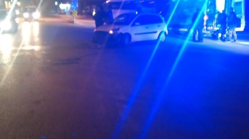 Motosiklet otomobile çarptı: 1 yaralı