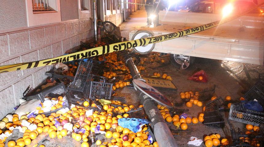 Polis aramasından kaçarken trafik kazasına neden oldu: 3 yaralı