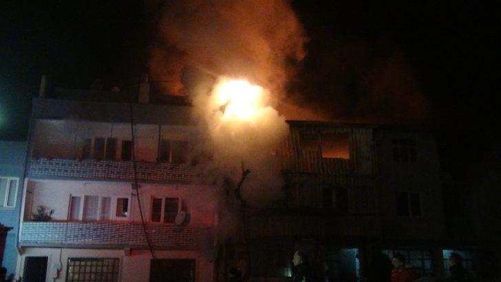Bursa'da korkutan yangın! 3 katlı geri dönüşüm fabrikası sabaha karşı alev aldı G2