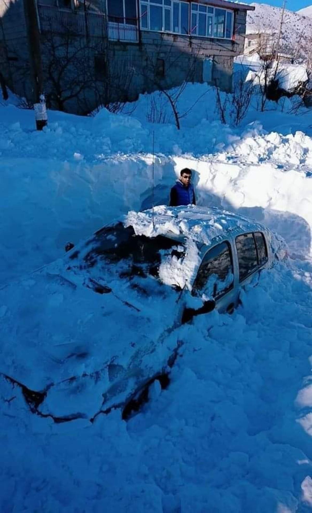 Adana Tufanbeyli&rsquo;de kar insan boyunu ge&ccedil;ti