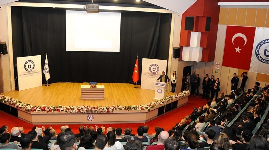 AD&Uuml;&rsquo;de hukuk, siyaset ve sanat Konuşuldu