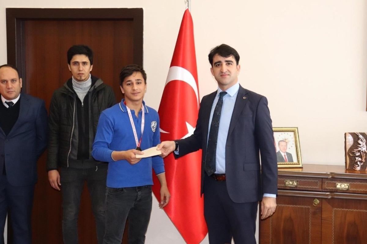 Liselerarası G&uuml;reş Turnuvasında Tufanbeyli ikinci oldu