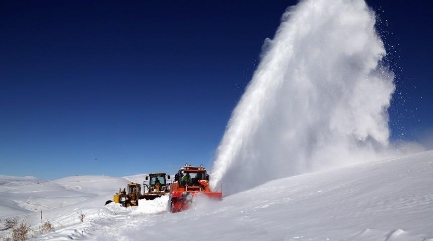 Van&rsquo;da 516 yerleşim yeri ulaşıma kapandı