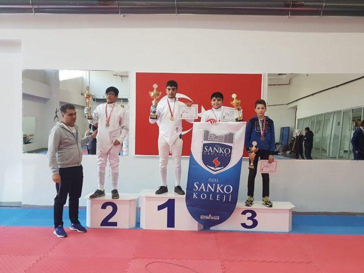 SANKO okulları eskrimde Türkiye finallerine katılacak G4