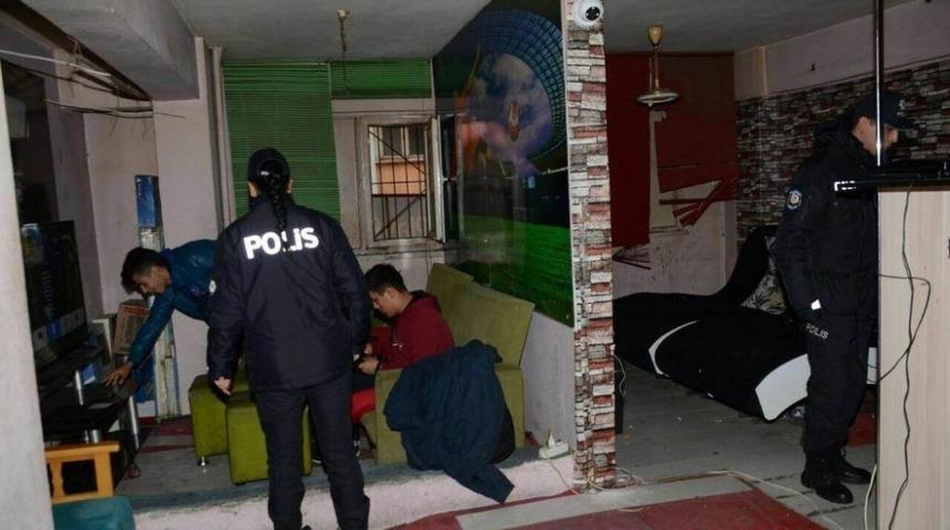 Balıkesir’de polis 20 aranan şahsı yakaladı