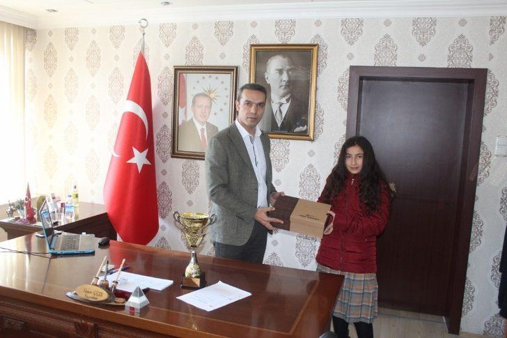 Kütahya’nın tek ilçe ortaokul kız basketbol takımı ödüllendirildi G5