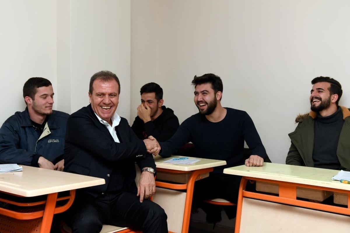Başkan Se&ccedil;er, Tarsus&rsquo;ta Kurs Merkezi &ouml;ğrencileriyle bir araya geldi