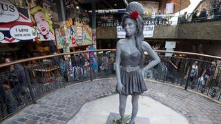 Londra'da Amy Winehouse'un heykeli dikildi