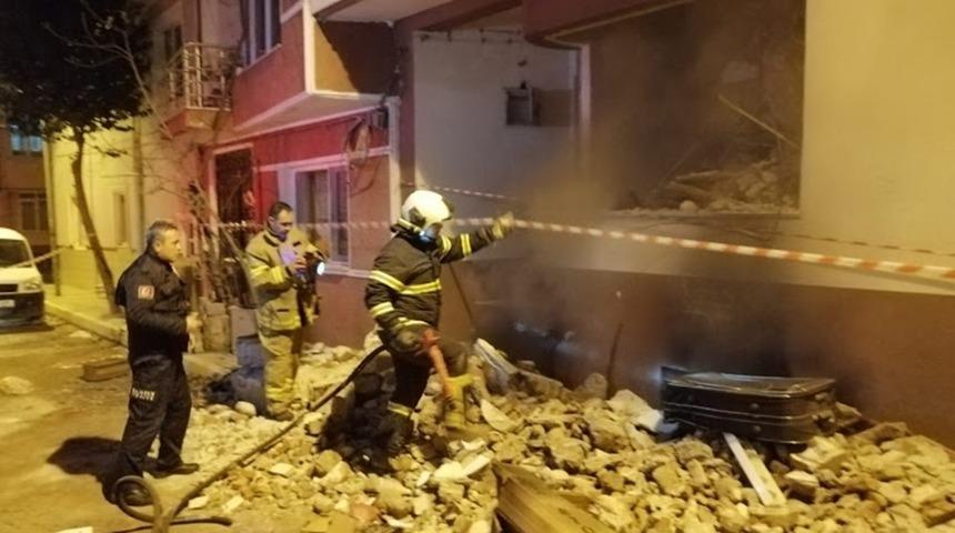 Yıkılan binada yangın &ccedil;ıktı