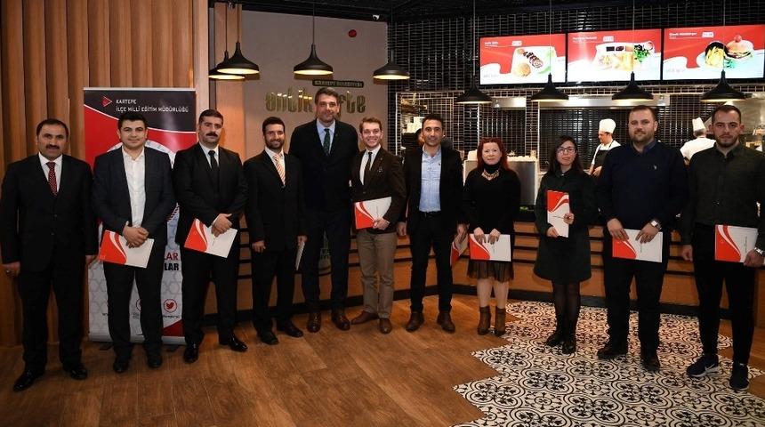 Kartepeli &ouml;ğretmenler başarı belgelerini aldı