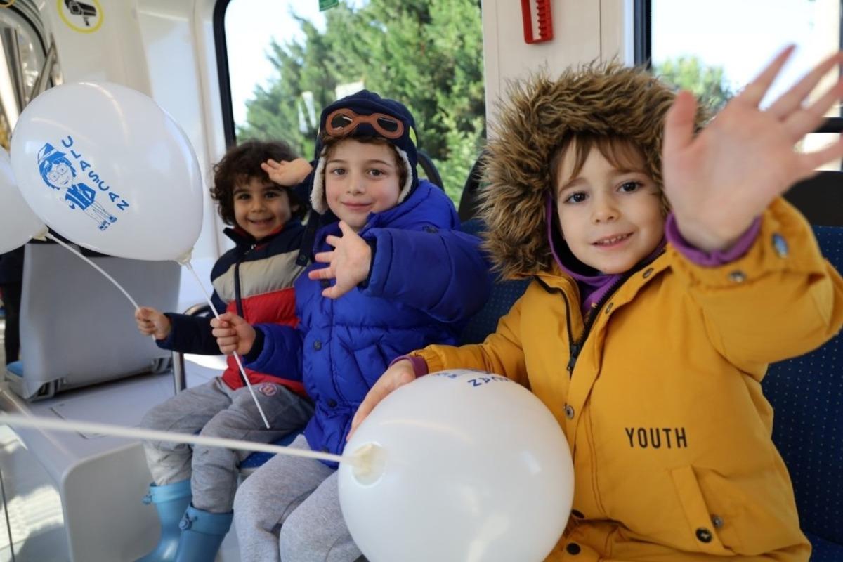 &Ccedil;ocuklar Ak&ccedil;aray ile şehir turu attı