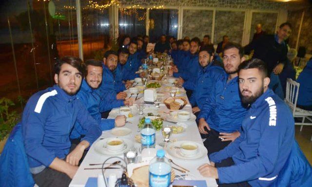 Erdekspor’lu futbolculara moral yemeği